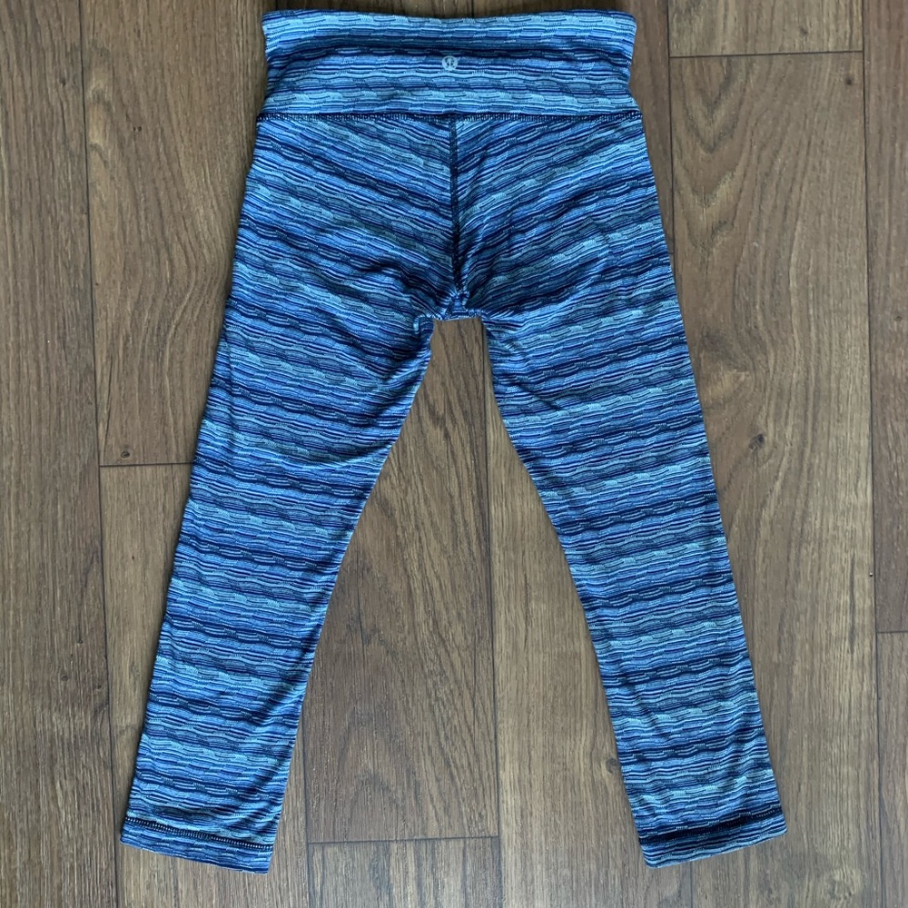 Lululemon Blue Capris Size 4 - Picture 2 of 5